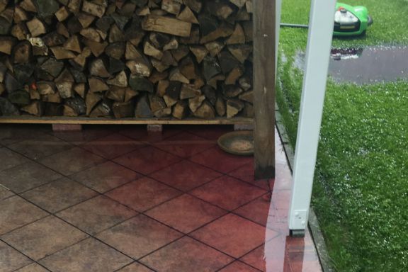 Aufgeschlitzt: Heizöl-Schäden durch Mähroboter